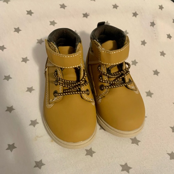 NWOT Toddler boots Nordstrom Rack size 5 - Picture 2 of 4